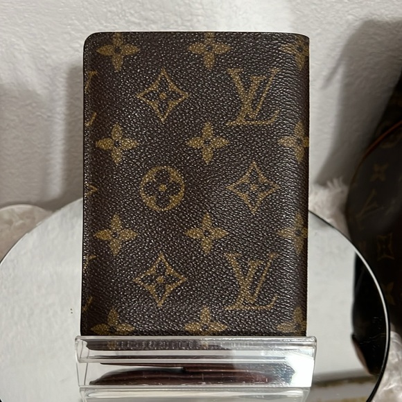 Vintage Louis Vuitton Monogram Bifold Unisex Wallet - Picture 3 of 17